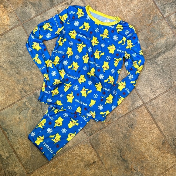 Pikachu Cuddl Duds - Picture 2 of 7